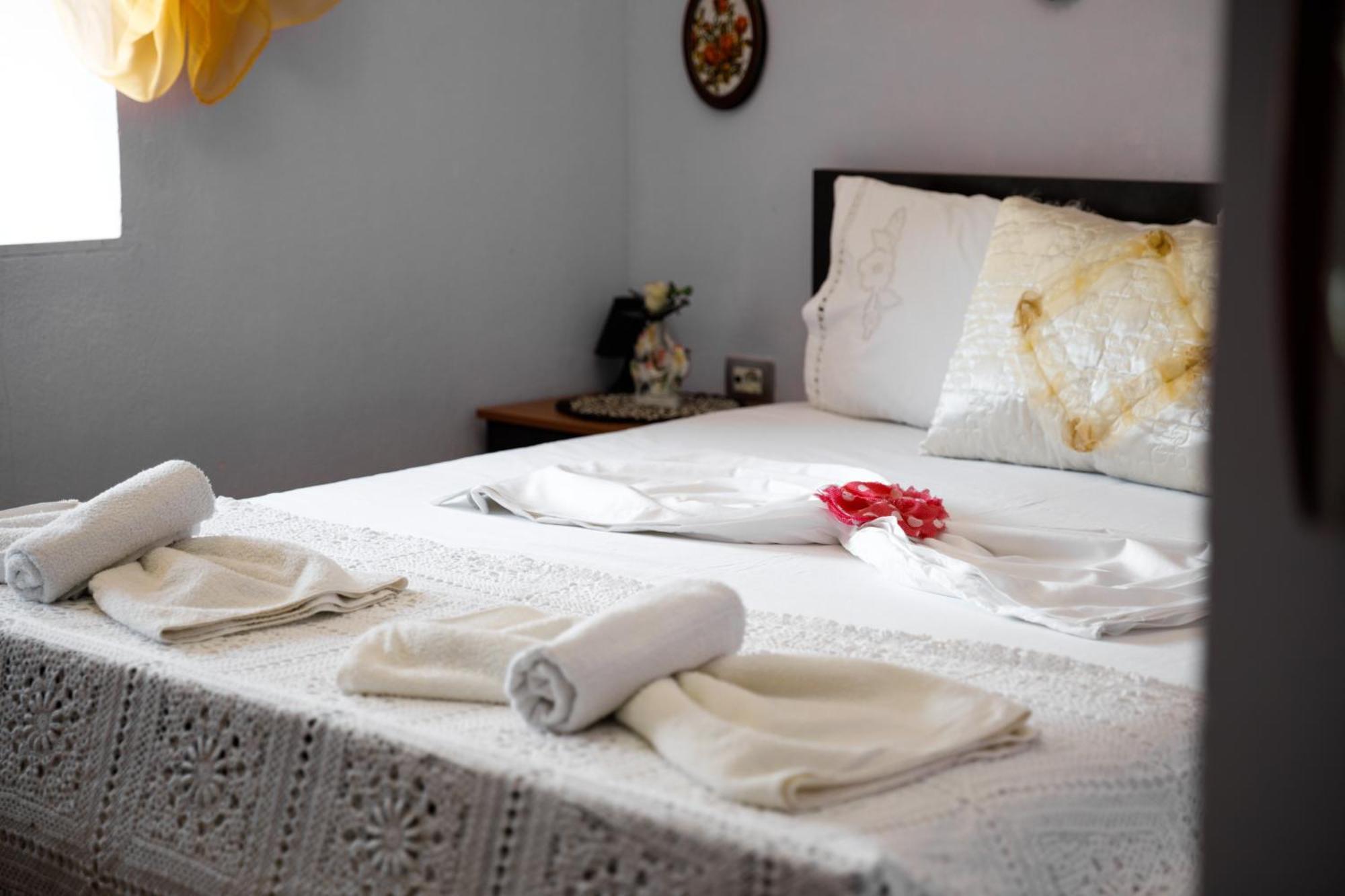 Leka Guesthouse จีโรคาสเตอร์ ภายนอก รูปภาพ