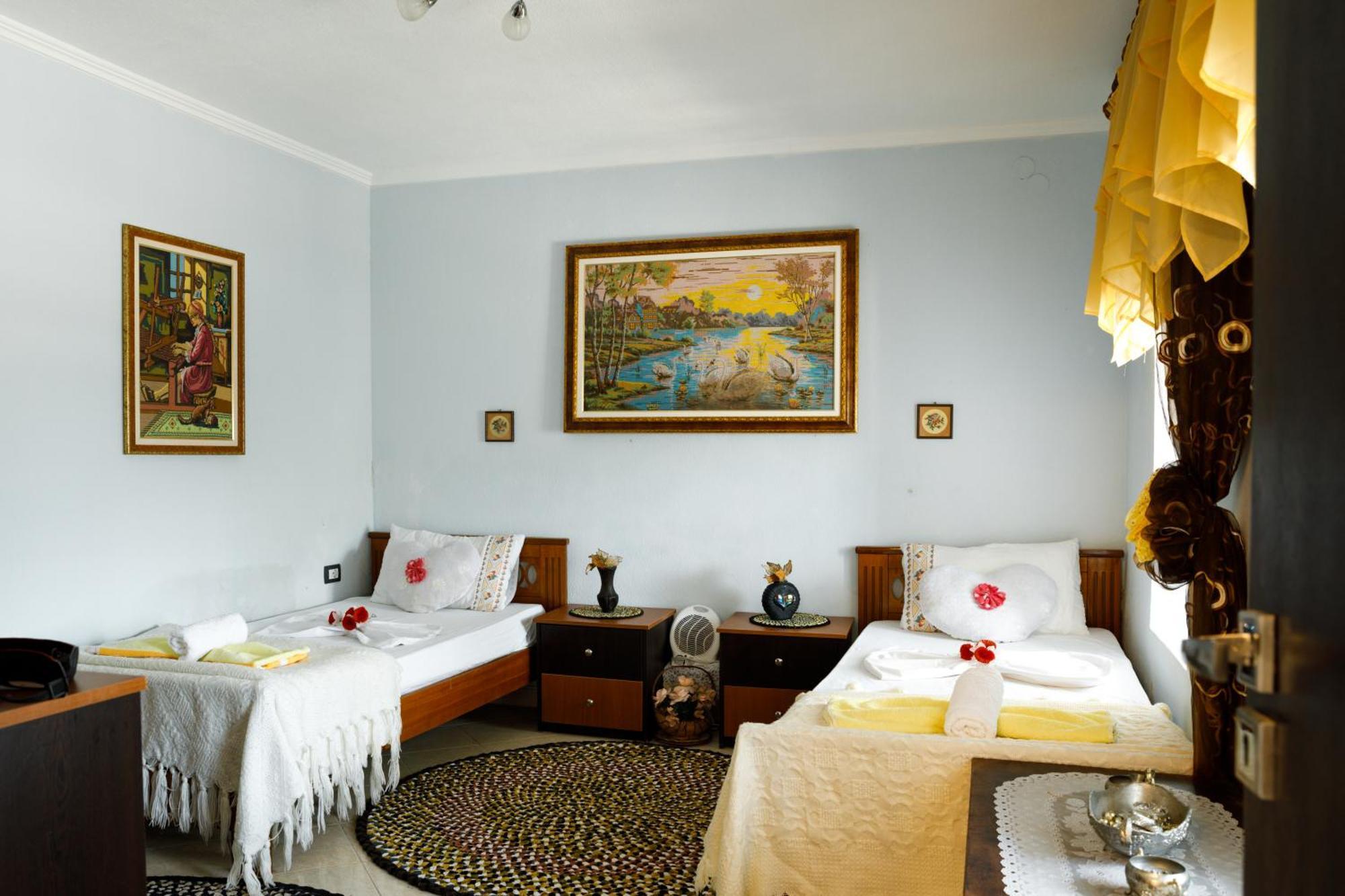 Leka Guesthouse จีโรคาสเตอร์ ภายนอก รูปภาพ