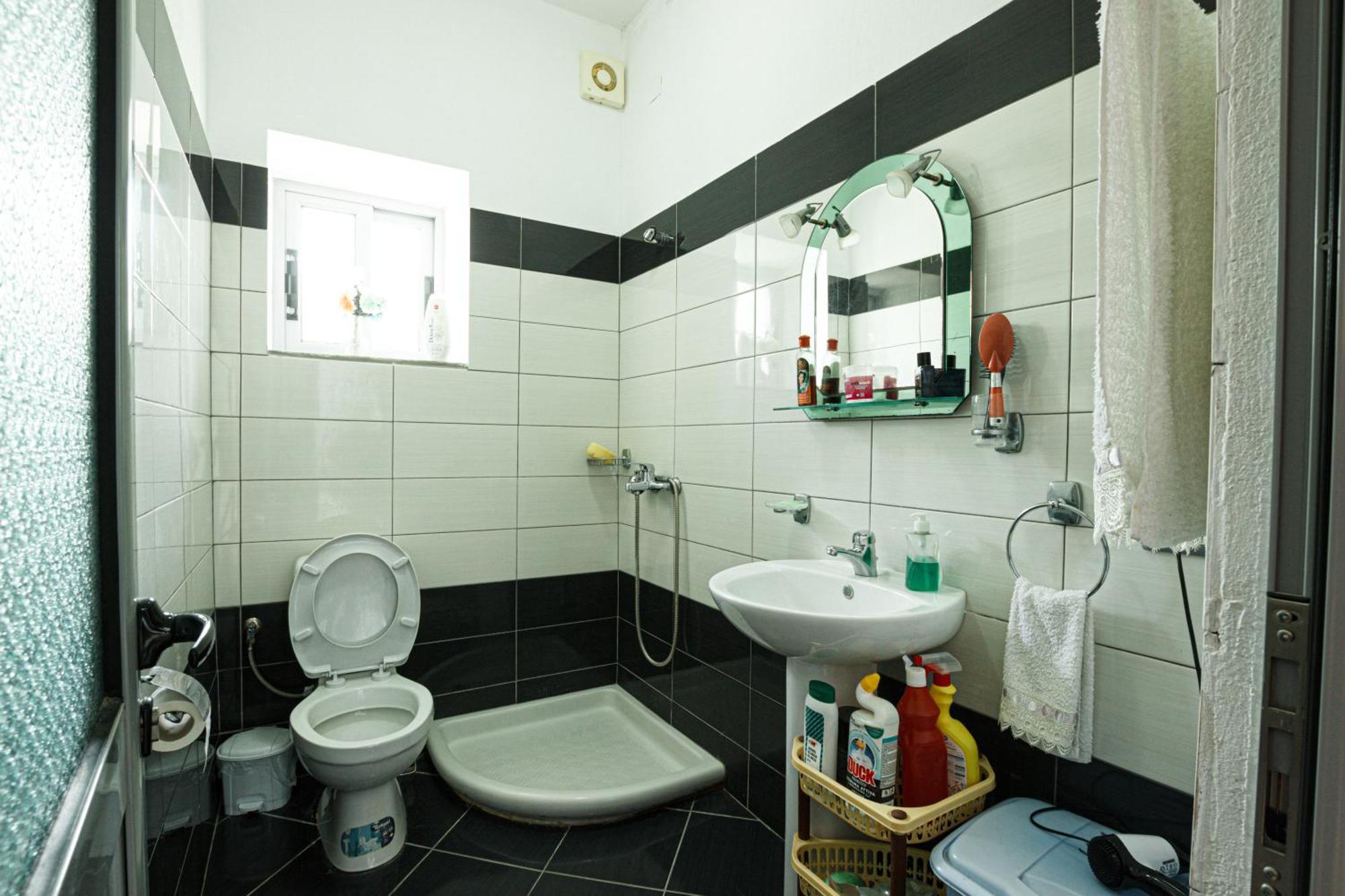 Leka Guesthouse จีโรคาสเตอร์ ภายนอก รูปภาพ