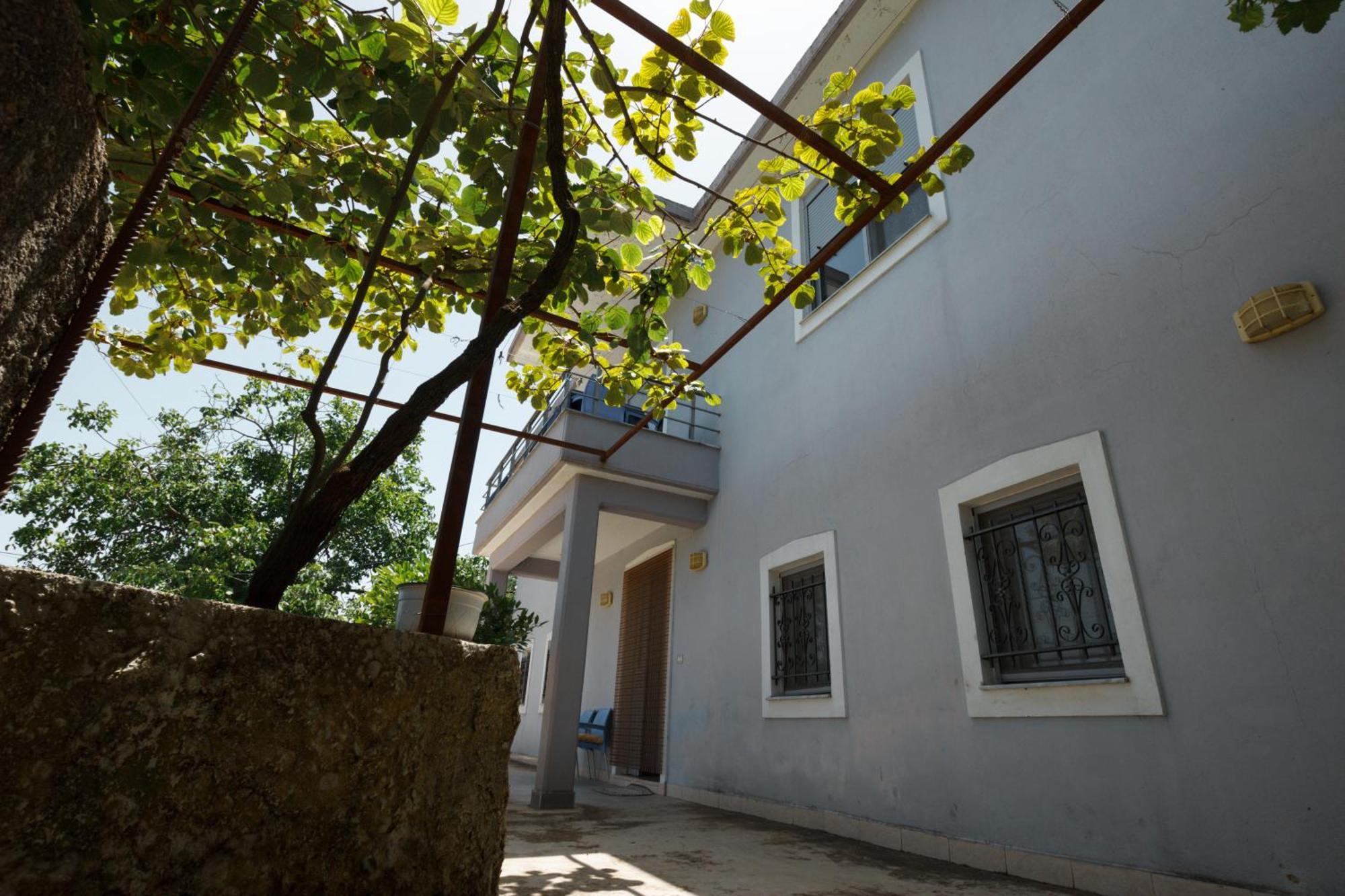 Leka Guesthouse จีโรคาสเตอร์ ภายนอก รูปภาพ