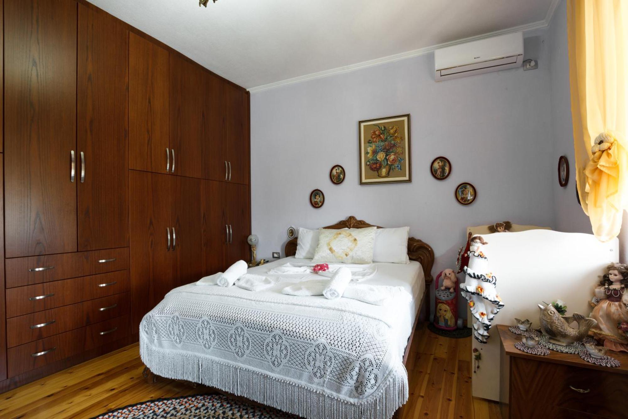 Leka Guesthouse จีโรคาสเตอร์ ภายนอก รูปภาพ