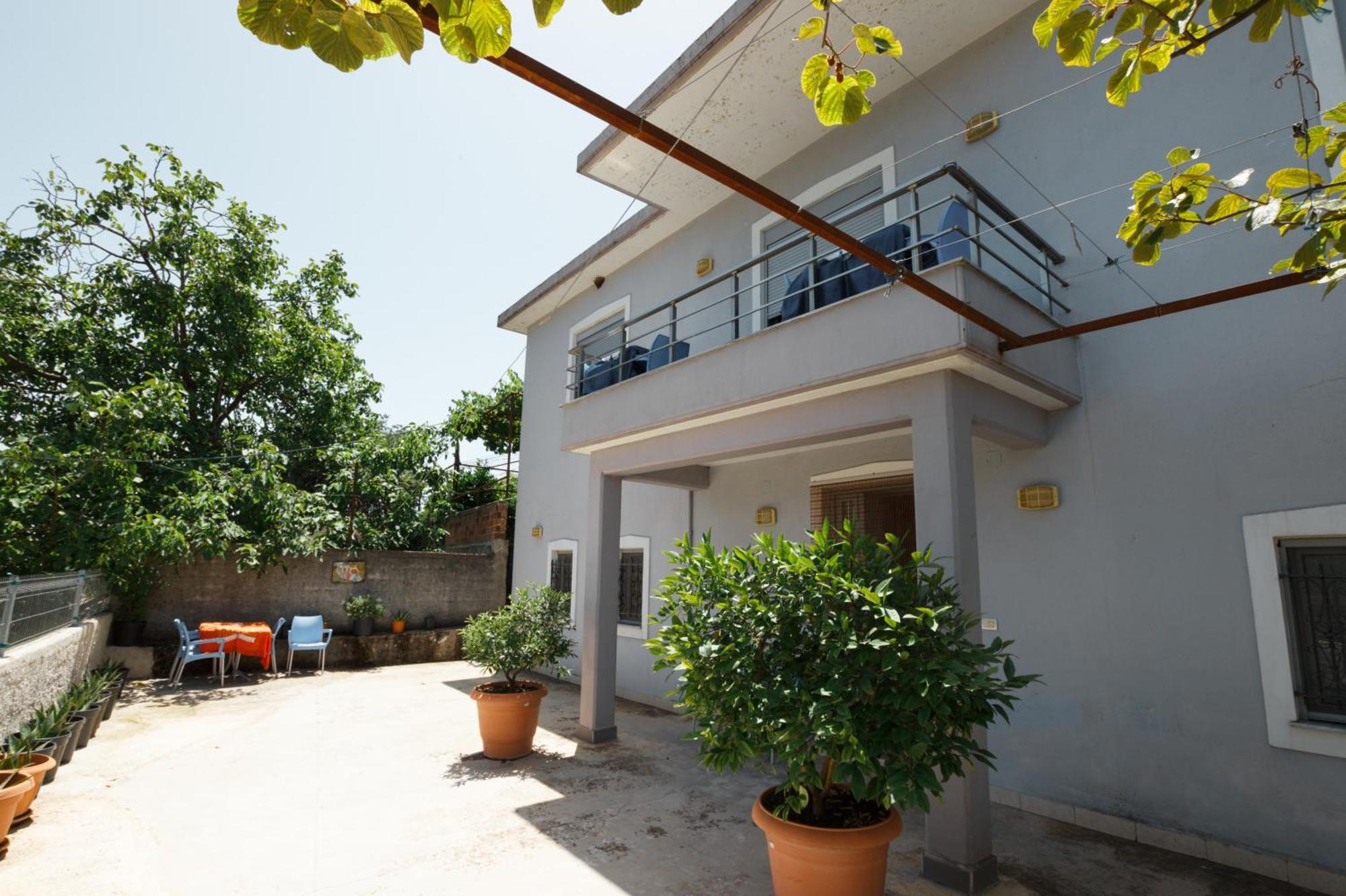 Leka Guesthouse จีโรคาสเตอร์ ภายนอก รูปภาพ